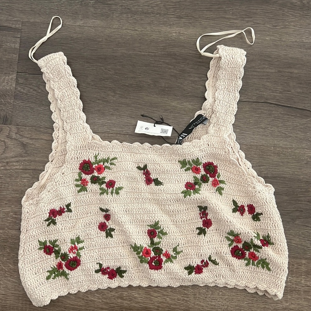 New zara crop top. Beige with red flowers